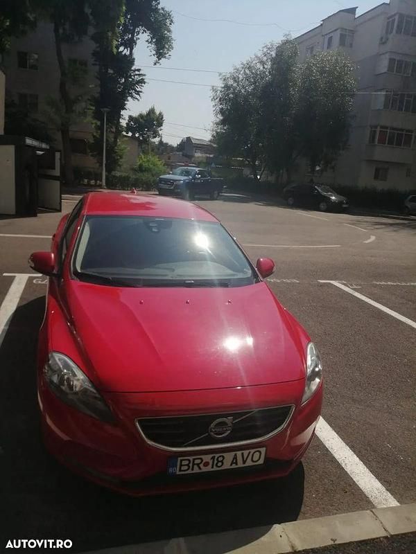 Culoarerosu Utilizat 2013 Volvo V40 R-Design Hatchback | 7.000 EUR (Preț OK) - Imagine 1/4