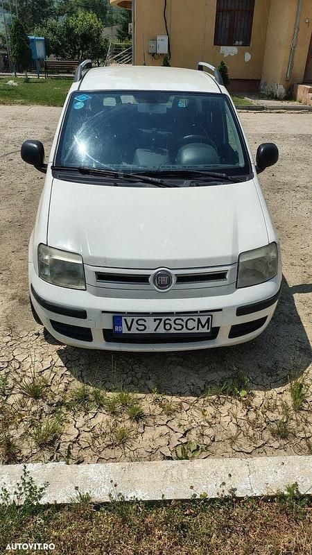 Alb Utilizat 2011 Fiat Panda Dynamic Hatchback | 1.800 EUR - Imagine 1/4