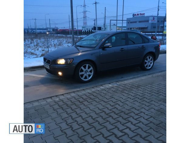 Second-hand Volvo S40 110 CP (80 kW) 2006 Negru Berlinǎ