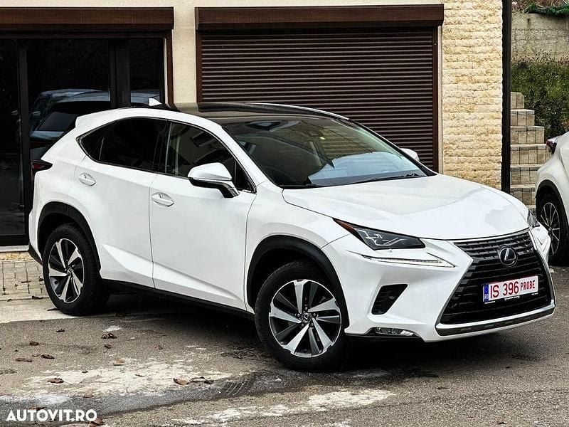Second-hand Lexus NX300h E-FOUR Luxury Line 197 CP (144 kW) 2018 Culoarealb SUV