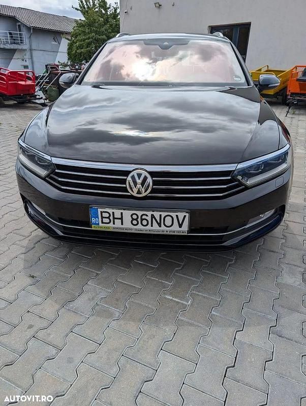 Culoarenegru Utilizat 2015 VW Passat Highline Break | 9.749 EUR (Preț bun) - Imagine 1/4