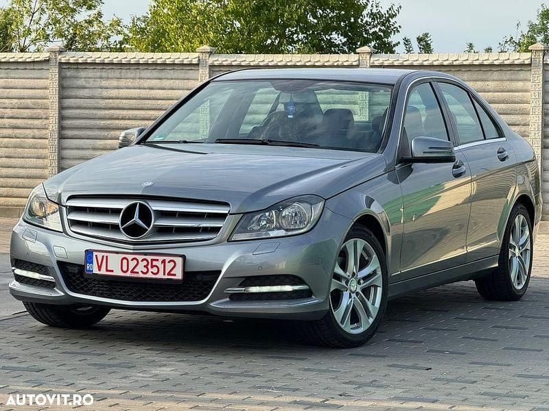 Gri Utilizat 2013 Mercedes C180 Avantgarde Berlinǎ | 8.450 EUR (Preț bun) - Imagine 1/4