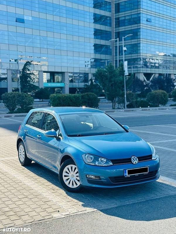 Culoarealbastru Utilizat 2017 VW Golf VII Comfortline | 9.300 EUR (Preț bun) - Imagine 1/4