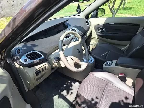 Second-hand Renault Grand Scénic 110 CP (80 kW) 2011 Monovolum