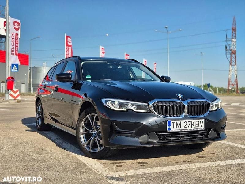 Negru Utilizat 2020 BMW 318 Comfort Edition Break | 19.500 EUR (Preț OK) - Imagine 1/4