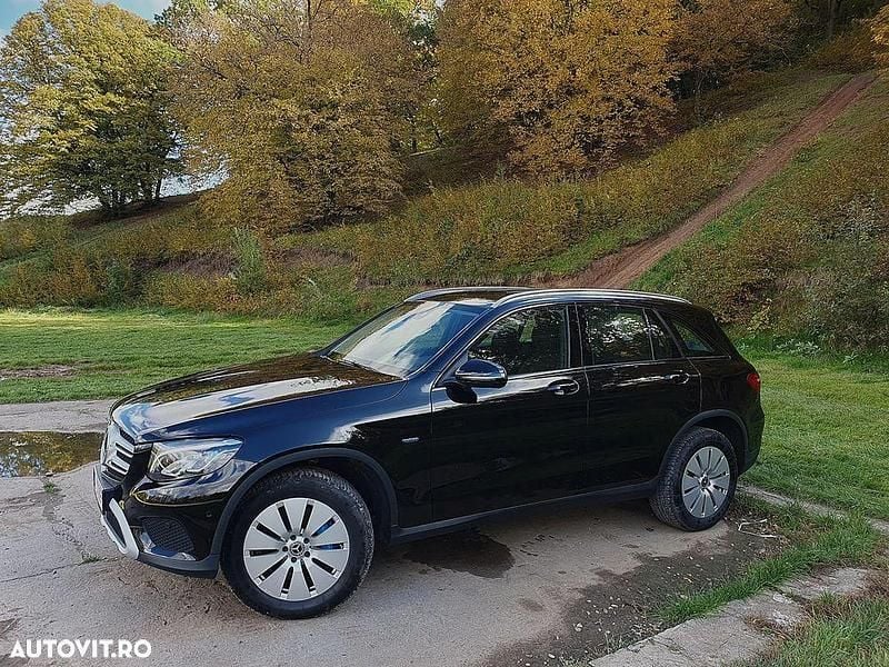 Second-hand Mercedes GLC350 320 CP (235 kW) 2018 Culoarenegru SUV
