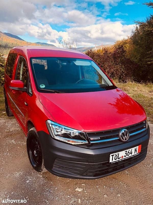 Second-hand VW Caddy Trendline 122 CP (89 kW) 2019 Culoarerosu Monovolum