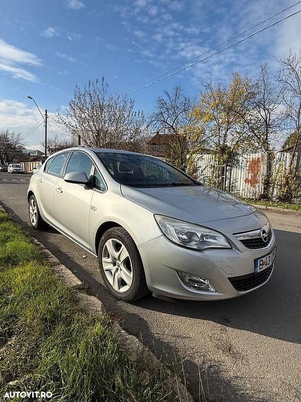 Culoaregri Utilizat 2011 Opel Astra Enjoy Hatchback | 5.800 EUR (Puțin scump) - Imagine 1/4