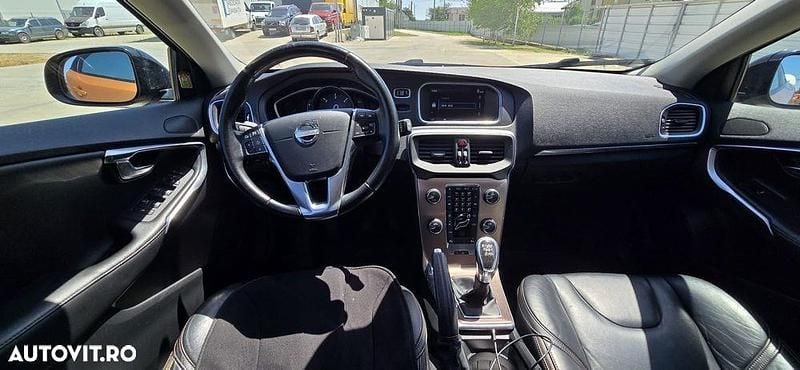 Culoaregalbeuriu Utilizat 2014 Volvo V40 CC Break | 7.800 EUR - Imagine 1/4