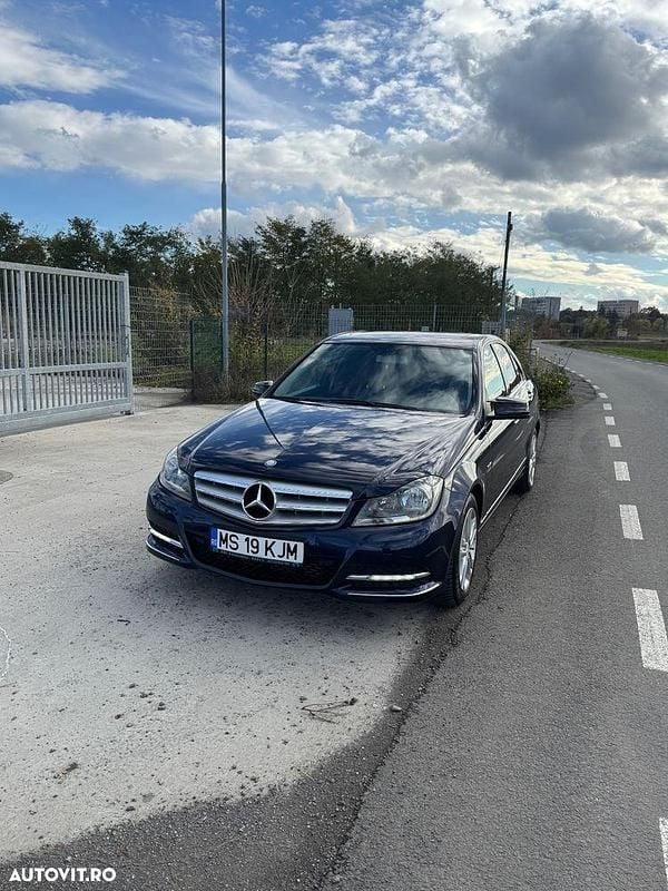 Second-hand Mercedes C180 Avantgarde 156 CP (114 kW) 2011 Culoarealbastru Berlinǎ