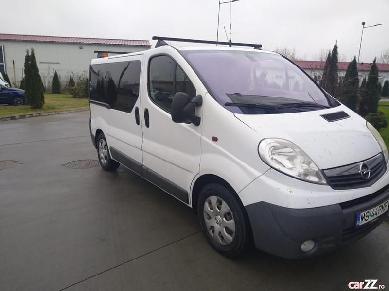 Second-hand Opel Vivaro 114 CP (83 kW) 2014 Alb Monovolum