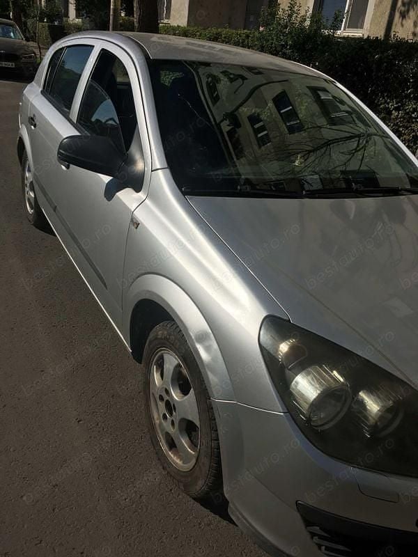 Argintiu Second-hand 2006 Opel Astra Hatchback | 994 EUR (Preț bun) - Imagine 1/4