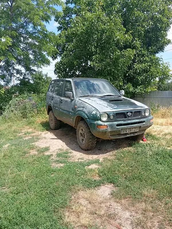 Utilizat 1999 Nissan Terrano SUV | 2.000 EUR - Imagine 1/4