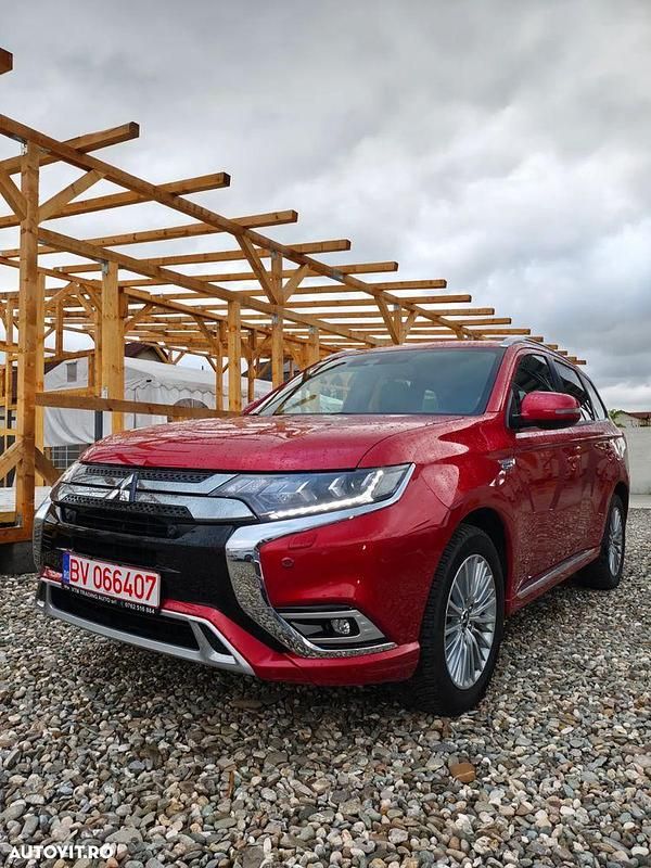 Rosu Utilizat 2019 Mitsubishi Outlander P-HEV Diamant Edition SUV | 21.890 EUR (Puțin scump) - Imagine 1/4