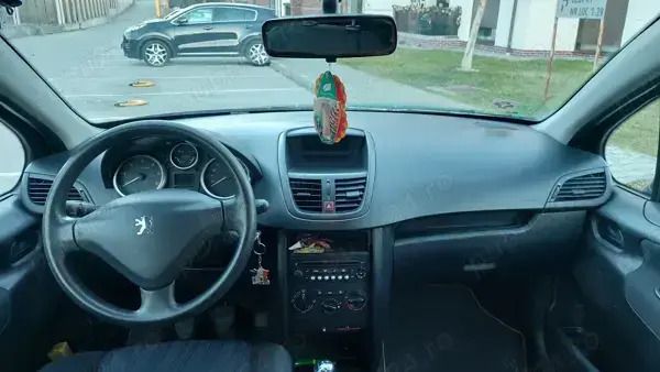 Utilizat 2008 Peugeot 207 | 1.700 EUR (Preț bun) - Imagine 1/4