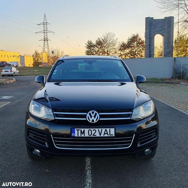 Culoarenegru Utilizat 2012 VW Touareg SUV | 11.800 EUR (Preț bun) - Imagine 1/4