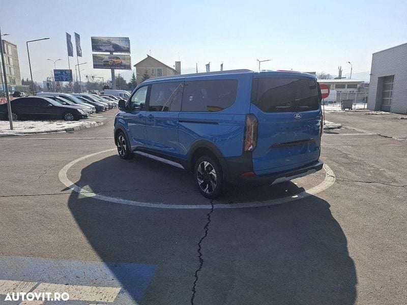 Second-hand Ford Tourneo 170 CP (125 kW) 2024 Culoarealbastru Monovolum