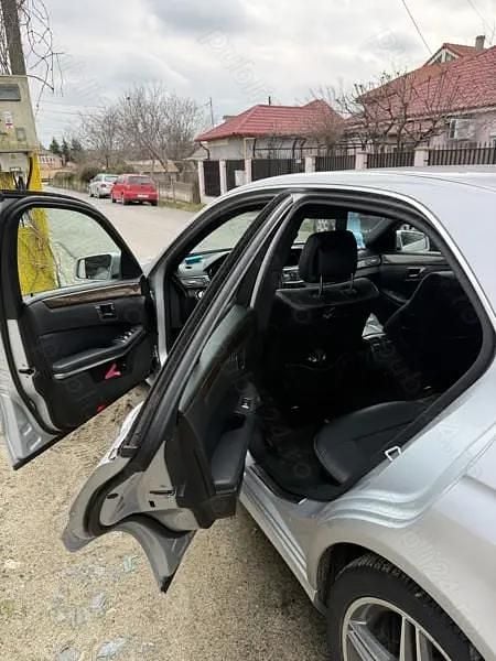 Second-hand Mercedes E200 136 CP (100 kW) 2010 Argintiu Berlinǎ