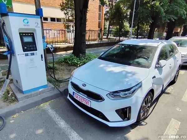 Alb Utilizat 2020 Kia Ceed Sportswagon Break | 12.990 EUR (Preț OK) - Imagine 1/4