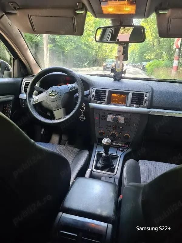 Second-hand Opel Vectra 74 CP (54 kW) 2007 Negru Hatchback