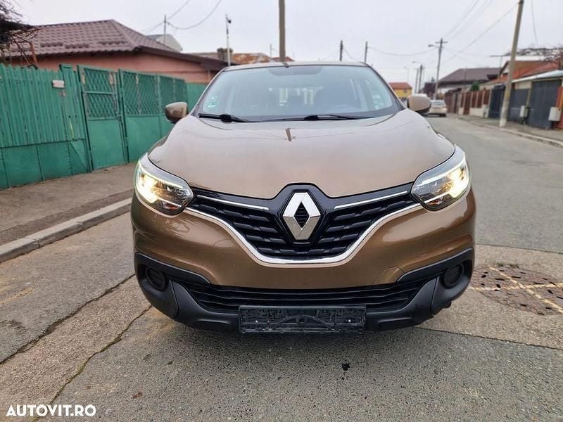 Culoaremaro Utilizat 2018 Renault Kadjar Business SUV | 8.490 EUR (Super Preț) - Imagine 1/4