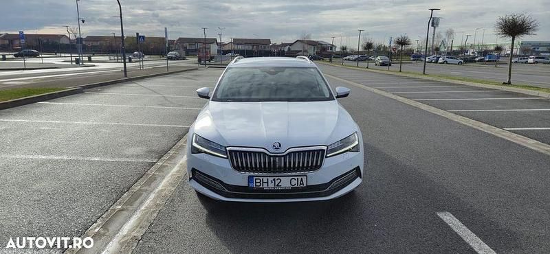 Second-hand Skoda Superb Premium Edition 190 CP (139 kW) 2019 Culoarealb Break