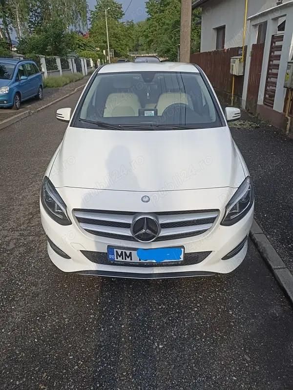 Utilizat 2015 Mercedes B180 Monovolum | 13.500 EUR (Scump) - Imagine 1/4