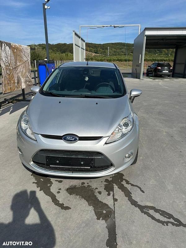 Culoareargint Utilizat 2011 Ford Fiesta Titanium Hatchback | 3.450 EUR (Preț OK) - Imagine 1/4