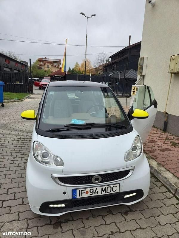 Culoarealb Second-hand 2013 Smart ForTwo Coupé Coupe | 5.300 EUR (Puțin scump) - Imagine 1/4