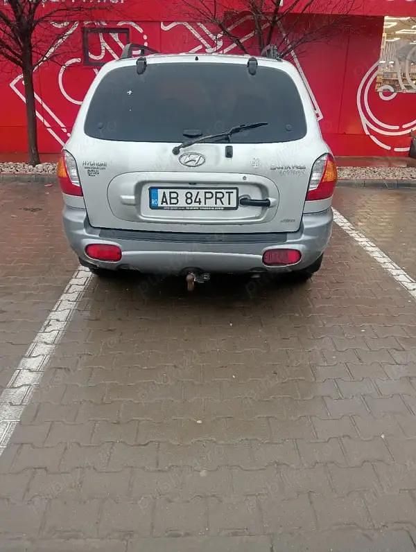 Second-hand Hyundai Santa Fe 138 CP (101 kW) 2005 Argintiu SUV