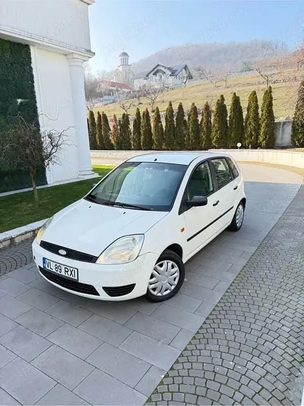Second-hand Ford Fiesta 68 CP (50 kW) 2003 Alb Hatchback