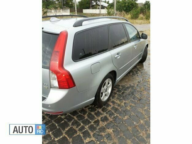 Argintiu Utilizat 2010 Volvo V50 Break | 4.500 EUR (Preț OK) - Imagine 1/3