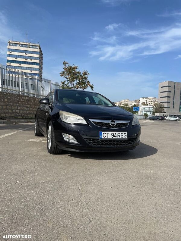 Negru Utilizat 2010 Opel Astra Sport Coupe | 3.300 EUR (Super Preț) - Imagine 1/4