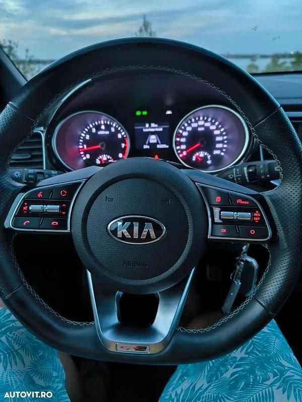 Second-hand Kia Ceed GT GT-Line 140 CP (102 kW) 2020 Culoarealbastru Hatchback