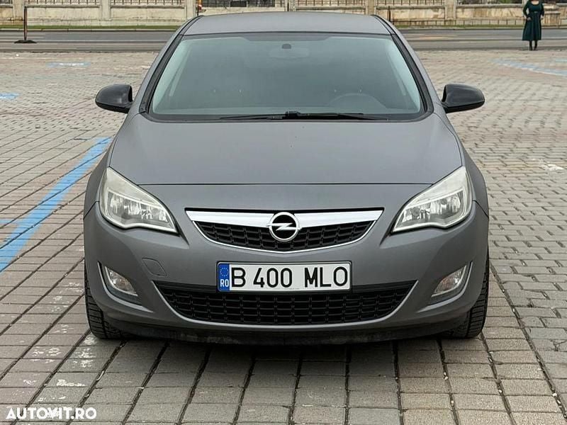 Second-hand Opel Astra Cosmo 110 CP (80 kW) 2011 Culoaregri Hatchback