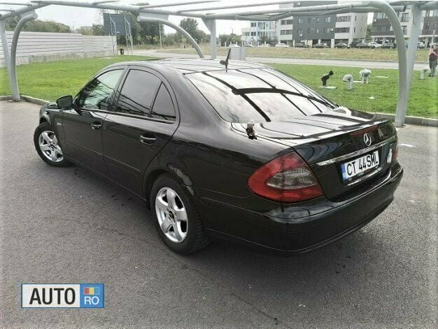 Negru Utilizat 2009 Mercedes E220 Berlinǎ | 3.990 EUR - Imagine 1/4