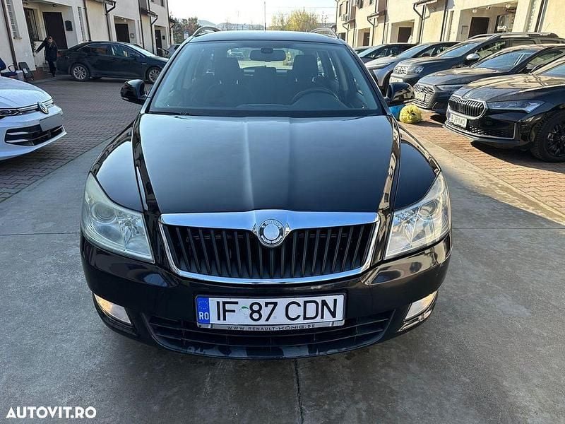 Culoarenegru Utilizat 2009 Skoda Octavia Elegance Break | 3.450 EUR (Preț bun) - Imagine 1/4