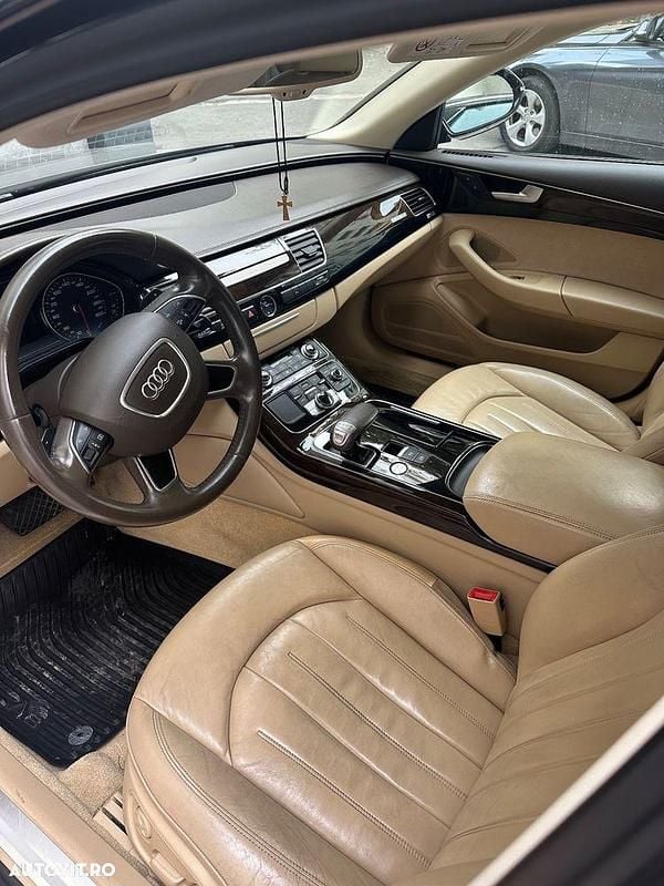 Culoarealbastru Utilizat 2015 Audi A8 Design Berlinǎ | 22.700 EUR (Preț OK) - Imagine 1/4