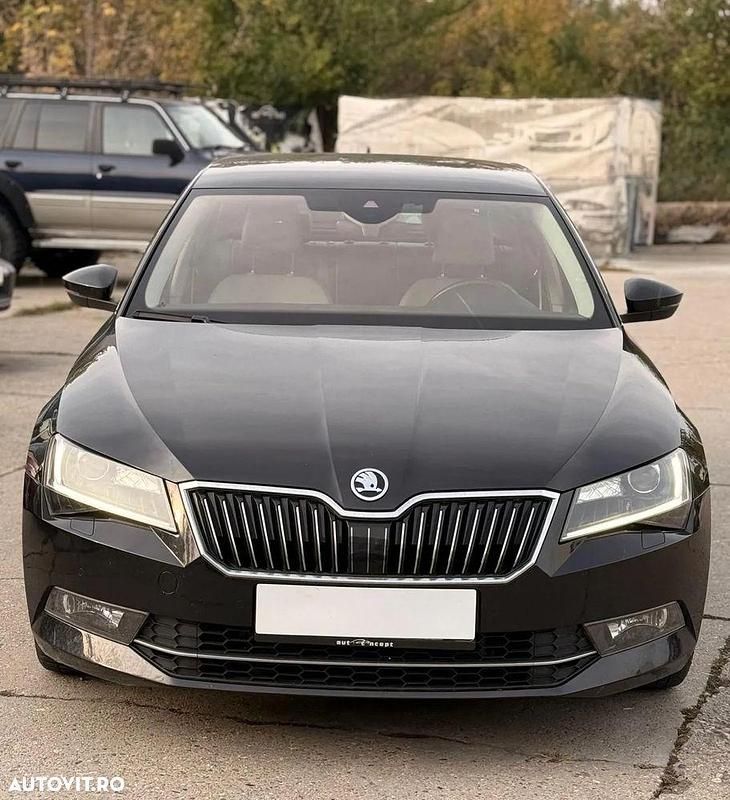 Culoarenegru Utilizat 2019 Skoda Superb Premium Edition Berlinǎ | 19.850 EUR (Preț bun) - Imagine 1/4