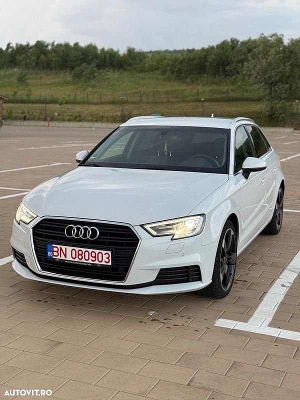 Alb Utilizat 2018 Audi A3 Sportback Berlinǎ | 14.495 EUR (Super Preț) - Imagine 1/4