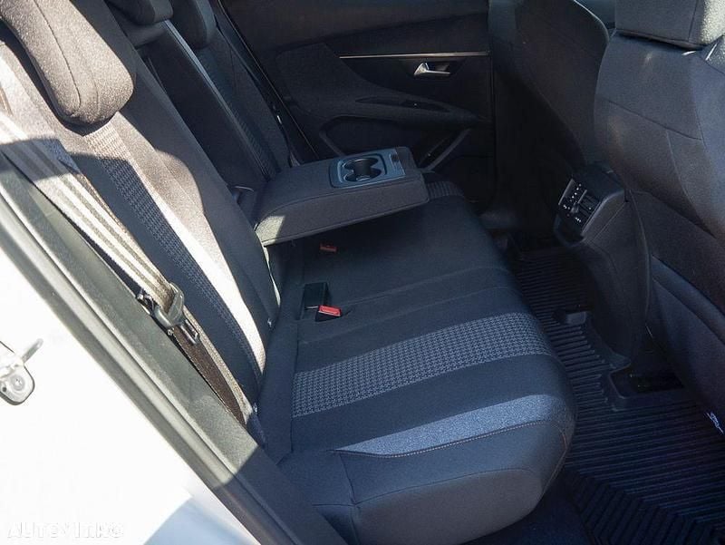 Second-hand Peugeot 3008 Active 130 CP (95 kW) 2019 Culoarealb SUV