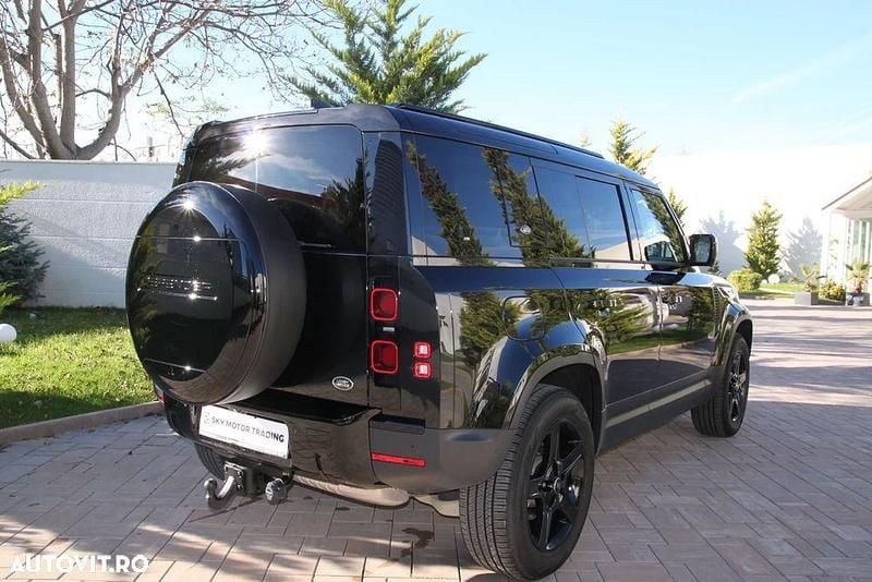 Second-hand Land Rover Defender SE Dynamic 249 CP (183 kW) 2023 Culoarenegru SUV