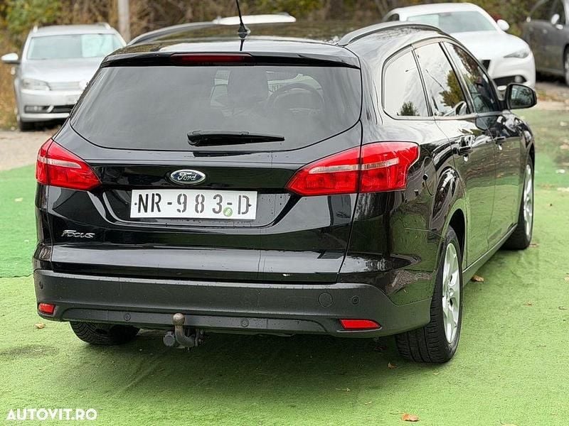 Second-hand Ford Focus 120 CP (88 kW) 2016 Culoarenegru Break