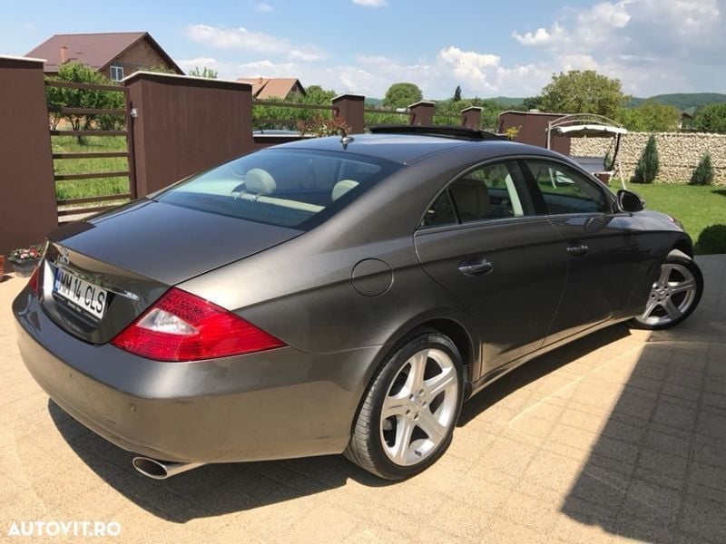 Second-hand Mercedes CLS320 224 CP (164 kW) 2007 Maro Berlinǎ