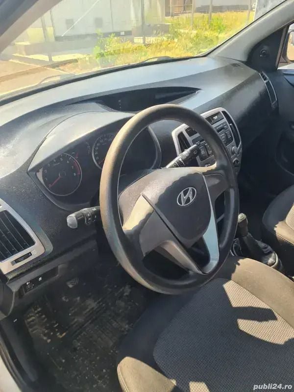 Utilizat 2015 Hyundai i20 Berlinǎ | 3.750 EUR (Super Preț) - Imagine 1/4