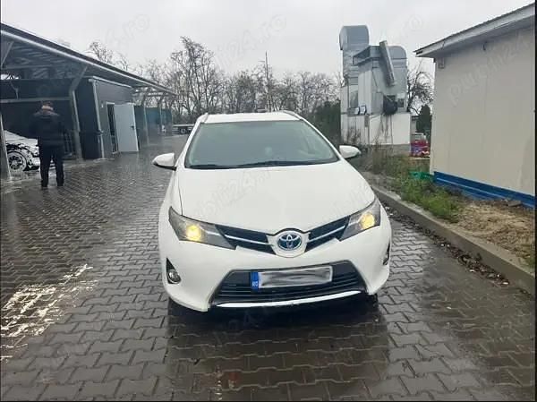 Alb Utilizat 2014 Toyota Auris Hybrid Break | 8.500 EUR (Preț OK) - Imagine 1/4