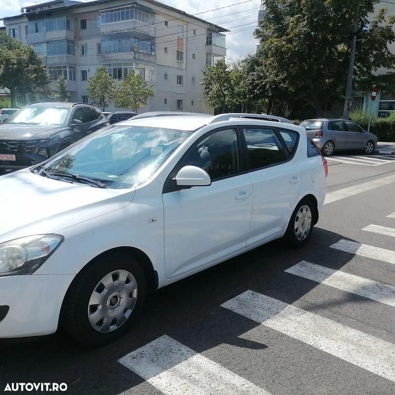 Alb Utilizat 2008 Kia Ceed Break | 2.200 EUR (Preț OK) - Imagine 1/4