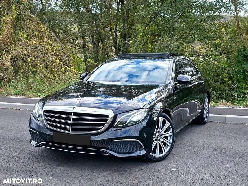 Culoarenegru Utilizat 2019 Mercedes E220 Exclusive Berlinǎ | 21.500 EUR (Super Preț) - Imagine 1/4