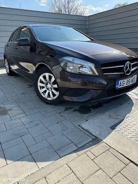 Culoaremaro Utilizat 2015 Mercedes A200 Hatchback | 13.000 EUR (Preț OK) - Imagine 1/4