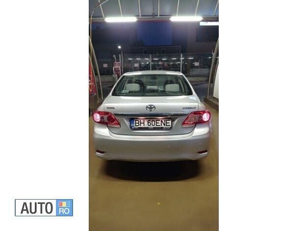 Second-hand Toyota Corolla 136 CP (100 kW) 2011 Argintiu Berlinǎ